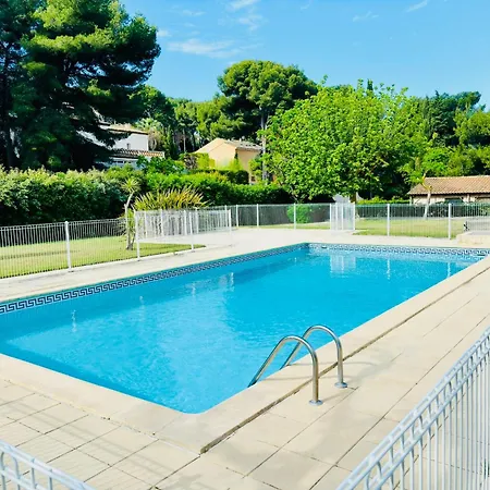Chez Mamie Paulette, Clim Et Piscine, A 3 Minutes A Pied De La Sanary-sur-Mer